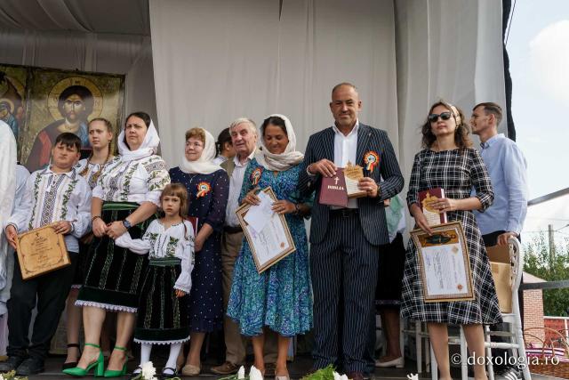 Biserica din Moreni – Prisăcani a primit astăzi veșmânt de lumină: „Cel care crede în Domnul are o haină frumoasă pentru viață”