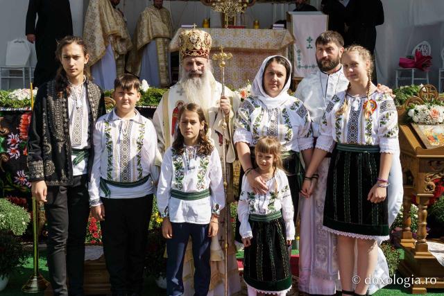 Biserica din Moreni – Prisăcani a primit astăzi veșmânt de lumină: „Cel care crede în Domnul are o haină frumoasă pentru viață”