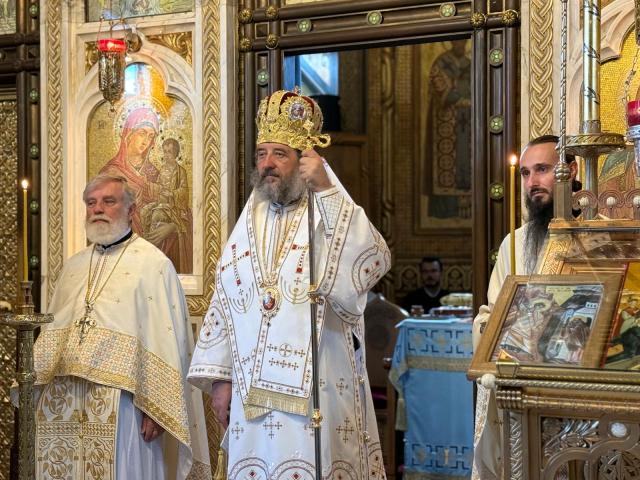 Slujbă arhierească, în Duminica a 14-a după Rusalii, la Mănăstirea „Sfinții Trei Ierarhi” din Iași
