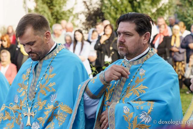 „Oamenii adevărați sunt cei care au înțeles taina smereniei, precum Maica Domnului”, le-a spus IPS Teofan botoșănenilor de la Mănăstirea Vorona