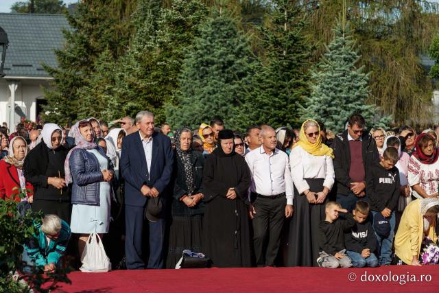 „Oamenii adevărați sunt cei care au înțeles taina smereniei, precum Maica Domnului”, le-a spus IPS Teofan botoșănenilor de la Mănăstirea Vorona