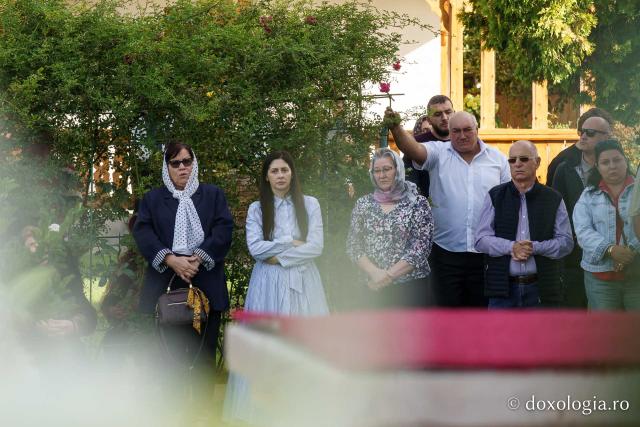 „Oamenii adevărați sunt cei care au înțeles taina smereniei, precum Maica Domnului”, le-a spus IPS Teofan botoșănenilor de la Mănăstirea Vorona