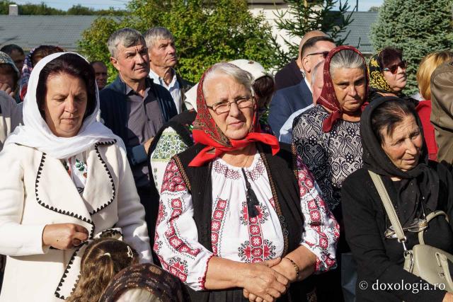 „Oamenii adevărați sunt cei care au înțeles taina smereniei, precum Maica Domnului”, le-a spus IPS Teofan botoșănenilor de la Mănăstirea Vorona