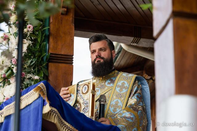 „Oamenii adevărați sunt cei care au înțeles taina smereniei, precum Maica Domnului”, le-a spus IPS Teofan botoșănenilor de la Mănăstirea Vorona