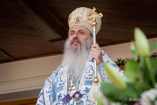 „Oamenii adevărați sunt cei care au înțeles taina smereniei, precum Maica Domnului”, le-a spus IPS Teofan botoșănenilor de la Mănăstirea Vorona