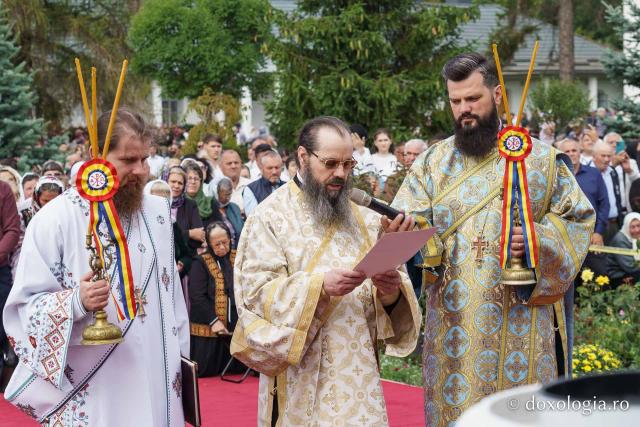 „Oamenii adevărați sunt cei care au înțeles taina smereniei, precum Maica Domnului”, le-a spus IPS Teofan botoșănenilor de la Mănăstirea Vorona