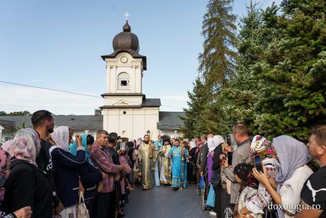 „Oamenii adevărați sunt cei care au înțeles taina smereniei, precum Maica Domnului”, le-a spus IPS Teofan botoșănenilor de la Mănăstirea Vorona