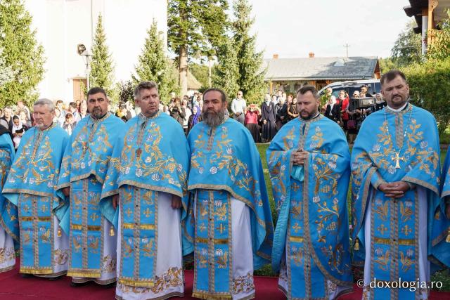 „Oamenii adevărați sunt cei care au înțeles taina smereniei, precum Maica Domnului”, le-a spus IPS Teofan botoșănenilor de la Mănăstirea Vorona