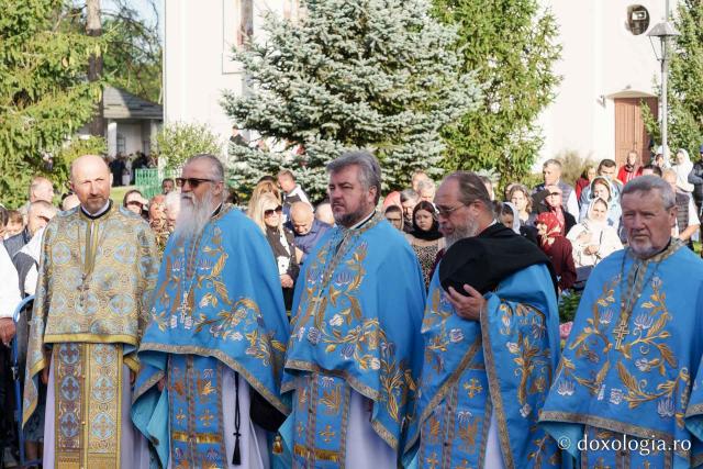 „Oamenii adevărați sunt cei care au înțeles taina smereniei, precum Maica Domnului”, le-a spus IPS Teofan botoșănenilor de la Mănăstirea Vorona