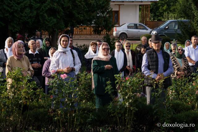 „Oamenii adevărați sunt cei care au înțeles taina smereniei, precum Maica Domnului”, le-a spus IPS Teofan botoșănenilor de la Mănăstirea Vorona