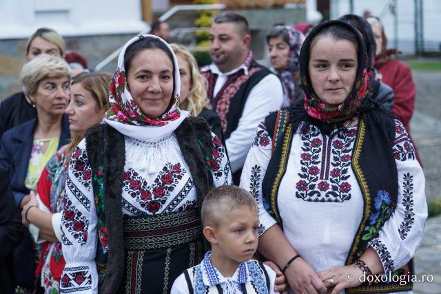 Bucurie duhovnicească la Straja: Biserica „Sfânta Treime” a fost sfințită
