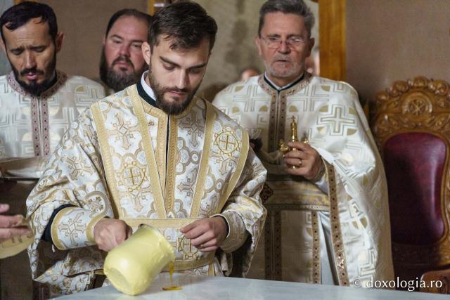 Bucurie duhovnicească la Straja: Biserica „Sfânta Treime” a fost sfințită