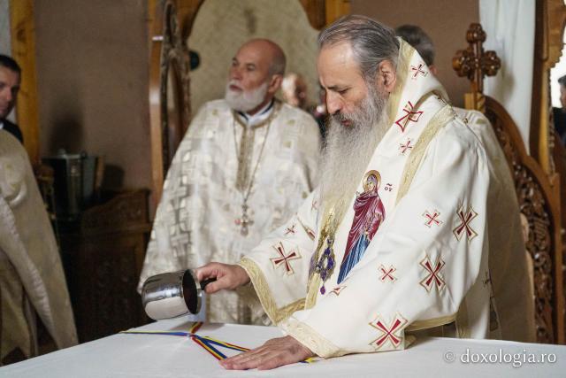 Bucurie duhovnicească la Straja: Biserica „Sfânta Treime” a fost sfințită