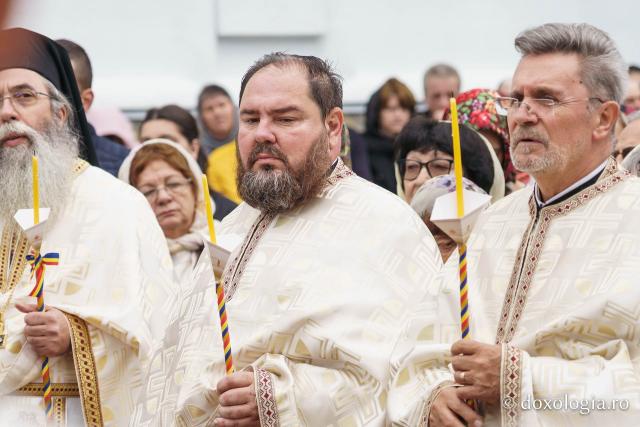 Bucurie duhovnicească la Straja: Biserica „Sfânta Treime” a fost sfințită