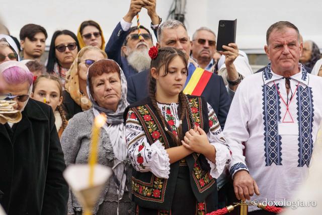 Bucurie duhovnicească la Straja: Biserica „Sfânta Treime” a fost sfințită