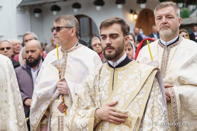 Bucurie duhovnicească la Straja: Biserica „Sfânta Treime” a fost sfințită