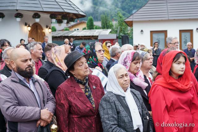 Bucurie duhovnicească la Straja: Biserica „Sfânta Treime” a fost sfințită