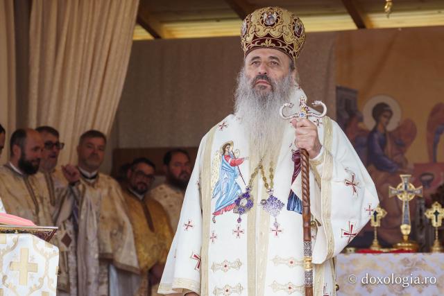 Bucurie duhovnicească la Straja: Biserica „Sfânta Treime” a fost sfințită