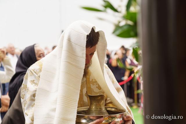 Bucurie duhovnicească la Straja: Biserica „Sfânta Treime” a fost sfințită
