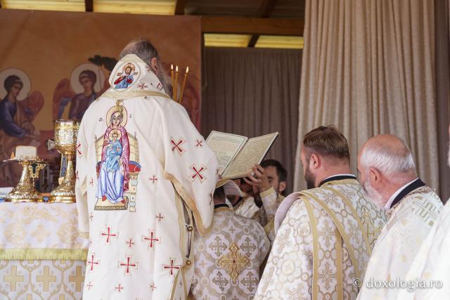 Bucurie duhovnicească la Straja: Biserica „Sfânta Treime” a fost sfințită
