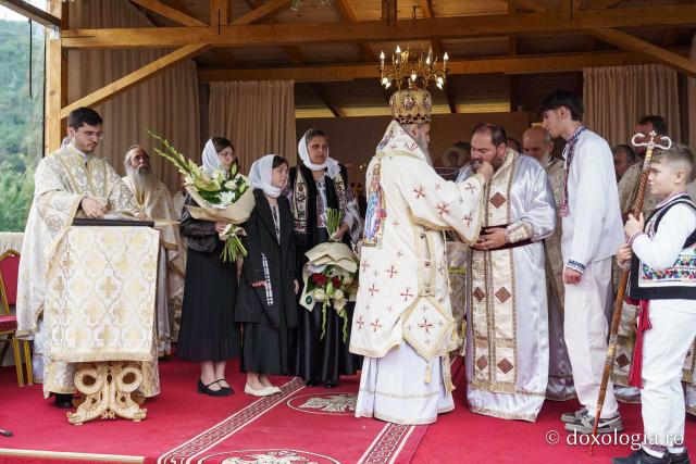 Bucurie duhovnicească la Straja: Biserica „Sfânta Treime” a fost sfințită