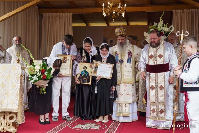 Bucurie duhovnicească la Straja: Biserica „Sfânta Treime” a fost sfințită