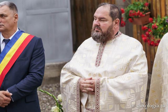 Bucurie duhovnicească la Straja: Biserica „Sfânta Treime” a fost sfințită