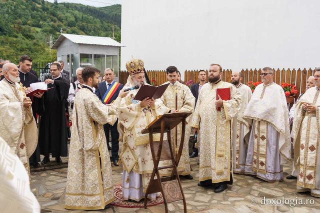Bucurie duhovnicească la Straja: Biserica „Sfânta Treime” a fost sfințită