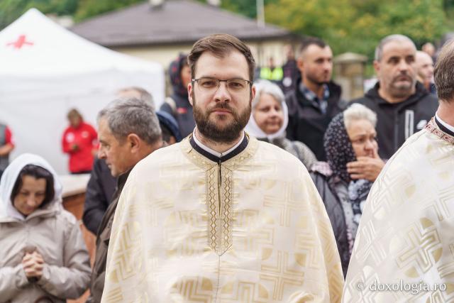 Bucurie duhovnicească la Straja: Biserica „Sfânta Treime” a fost sfințită