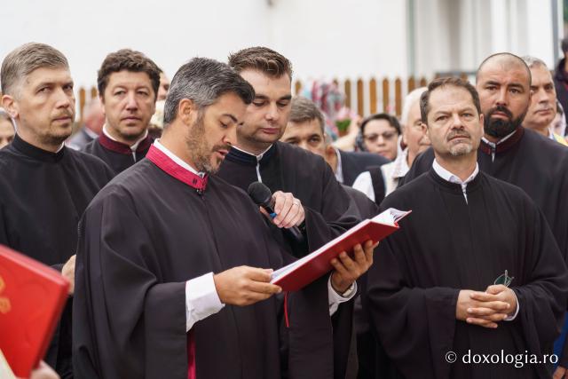 Bucurie duhovnicească la Straja: Biserica „Sfânta Treime” a fost sfințită