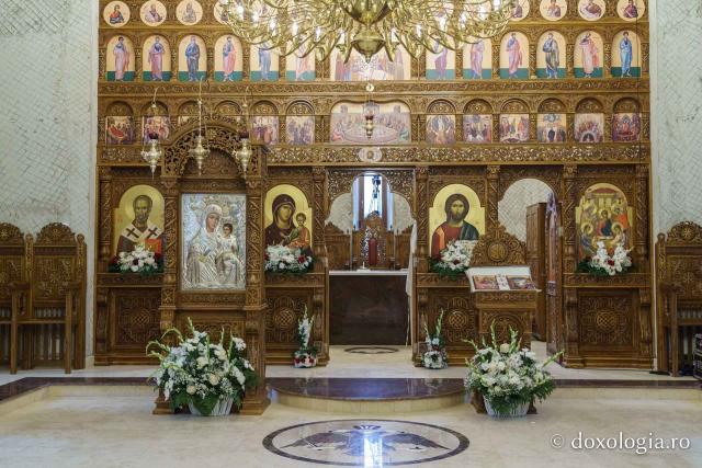 Bucurie duhovnicească la Straja: Biserica „Sfânta Treime” a fost sfințită