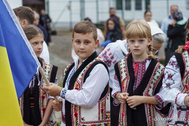 Bucurie duhovnicească la Straja: Biserica „Sfânta Treime” a fost sfințită