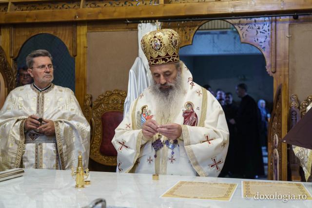 Bucurie duhovnicească la Straja: Biserica „Sfânta Treime” a fost sfințită