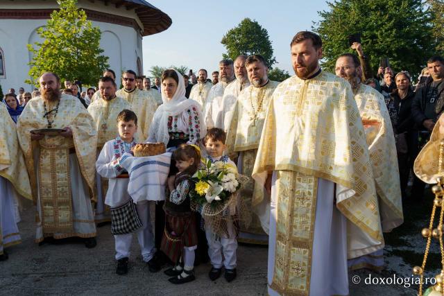 „În biserici învățăm cum să-L iubim pe Dumnezeu, cum să ne iubim unii pe alții”