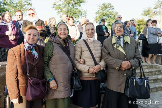 PS Nichifor Botoșăneanul, la târnosirea bisericii din satul Doina: „Cu fiecare slujbă de sfințire, inima noastră se umple de putere și de adevăr”