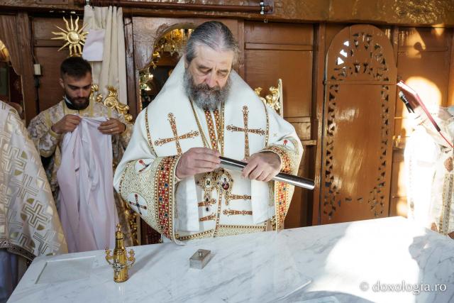 PS Nichifor Botoșăneanul, la târnosirea bisericii din satul Doina: „Cu fiecare slujbă de sfințire, inima noastră se umple de putere și de adevăr”