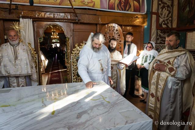 PS Nichifor Botoșăneanul, la târnosirea bisericii din satul Doina: „Cu fiecare slujbă de sfințire, inima noastră se umple de putere și de adevăr”