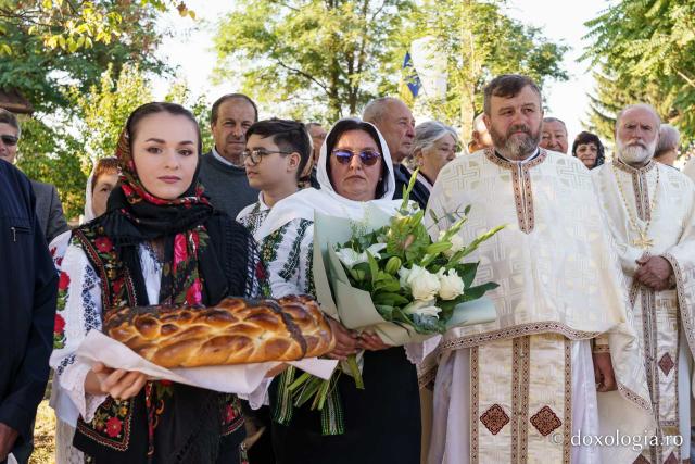 PS Nichifor Botoșăneanul, la târnosirea bisericii din satul Doina: „Cu fiecare slujbă de sfințire, inima noastră se umple de putere și de adevăr”