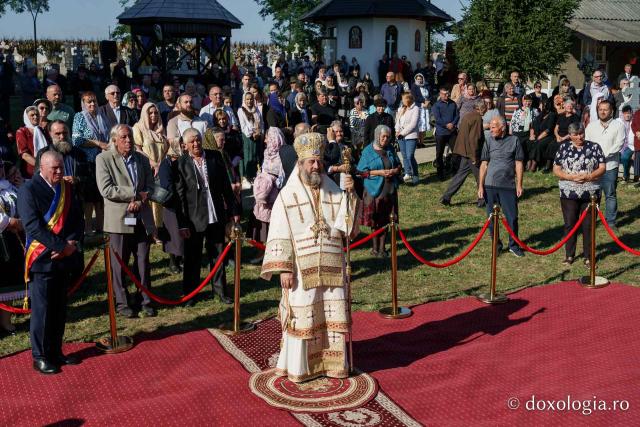 PS Nichifor Botoșăneanul, la târnosirea bisericii din satul Doina: „Cu fiecare slujbă de sfințire, inima noastră se umple de putere și de adevăr”