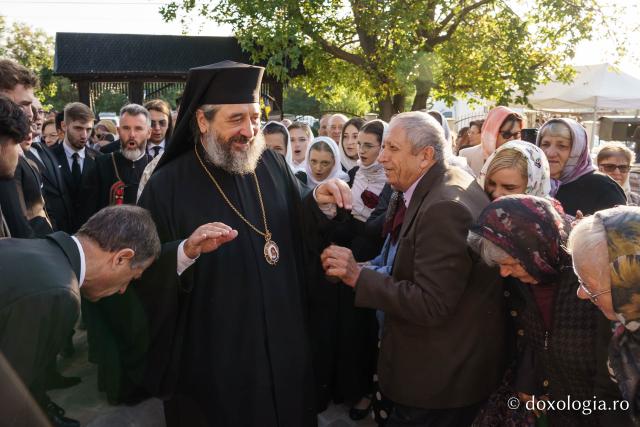PS Nichifor Botoșăneanul, la târnosirea bisericii din satul Doina: „Cu fiecare slujbă de sfințire, inima noastră se umple de putere și de adevăr”