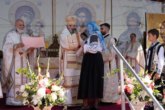 PS Nichifor Botoșăneanul, la târnosirea bisericii din satul Doina: „Cu fiecare slujbă de sfințire, inima noastră se umple de putere și de adevăr”