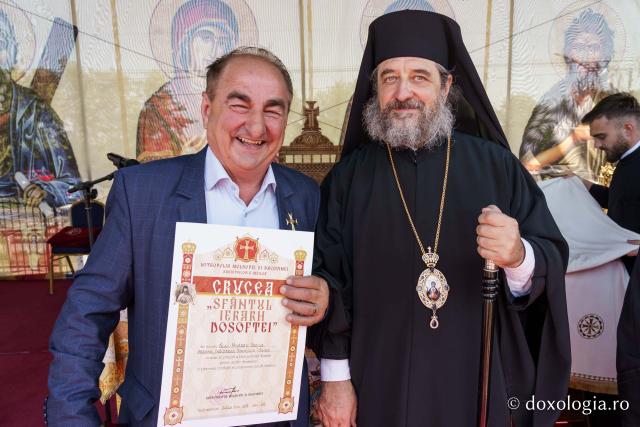 PS Nichifor Botoșăneanul, la târnosirea bisericii din satul Doina: „Cu fiecare slujbă de sfințire, inima noastră se umple de putere și de adevăr”