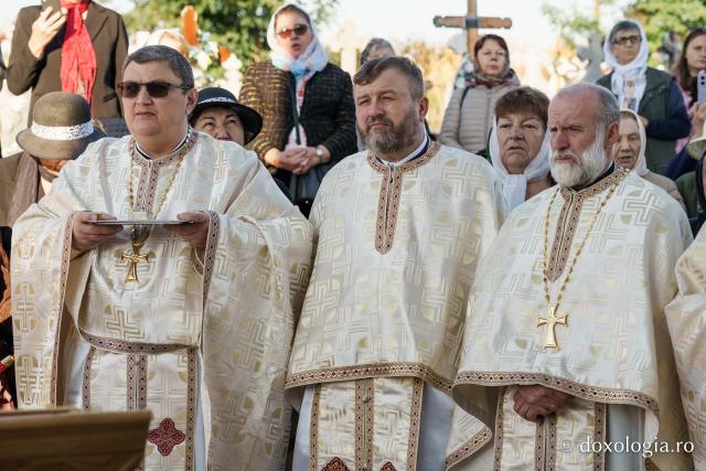 PS Nichifor Botoșăneanul, la târnosirea bisericii din satul Doina: „Cu fiecare slujbă de sfințire, inima noastră se umple de putere și de adevăr”