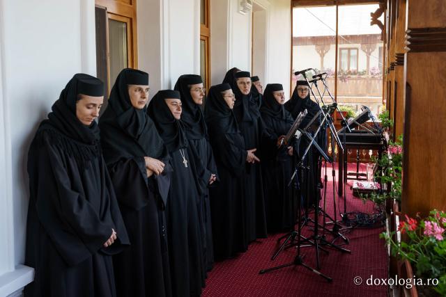 „Oamenii adevărați sunt cei care au înțeles taina smereniei, precum Maica Domnului”, le-a spus IPS Teofan botoșănenilor de la Mănăstirea Vorona