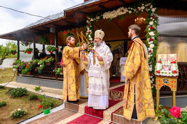Biserica „Sfântul Nicolae” din Vlădiceni, Neamț, a fost resfințită de PS Nichifor Botoșăneanul