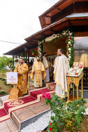Biserica „Sfântul Nicolae” din Vlădiceni, Neamț, a fost resfințită de PS Nichifor Botoșăneanul