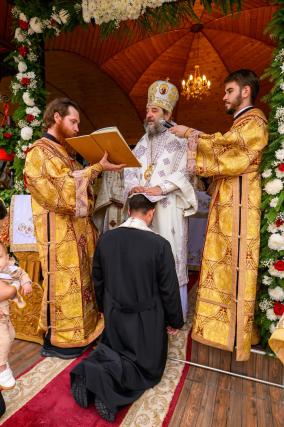 Biserica „Sfântul Nicolae” din Vlădiceni, Neamț, a fost resfințită de PS Nichifor Botoșăneanul