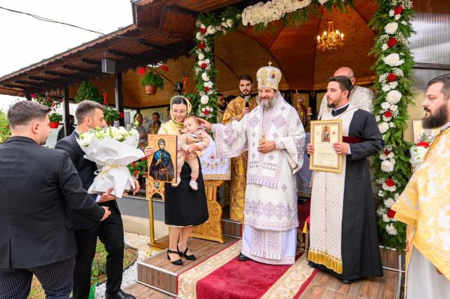 Biserica „Sfântul Nicolae” din Vlădiceni, Neamț, a fost resfințită de PS Nichifor Botoșăneanul