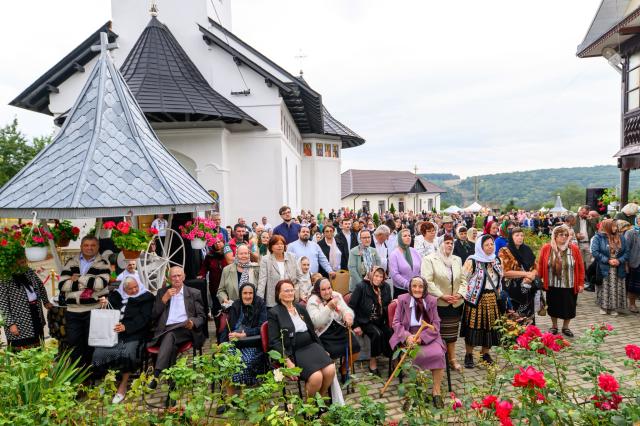 Biserica „Sfântul Nicolae” din Vlădiceni, Neamț, a fost resfințită de PS Nichifor Botoșăneanul