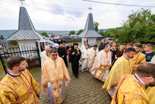 Biserica „Sfântul Nicolae” din Vlădiceni, Neamț, a fost resfințită de PS Nichifor Botoșăneanul
